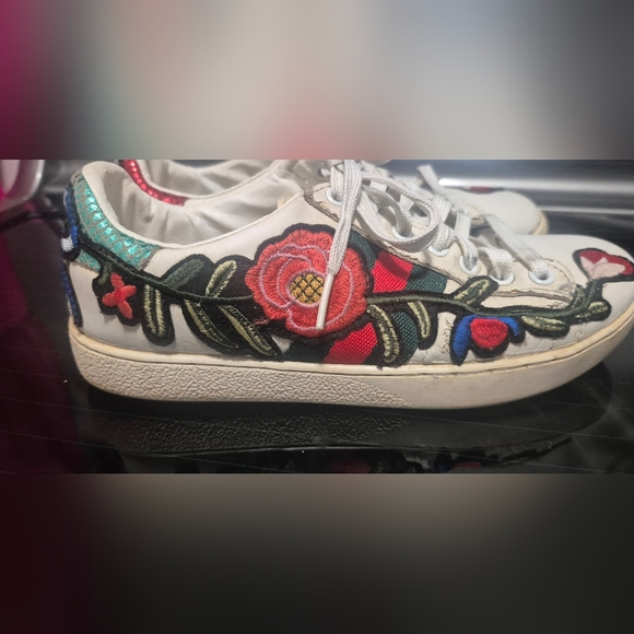 Gucci Embroidered Sneakers – Size 36 – Worn Leather, Embroidery Intact - Picture 2 of 9